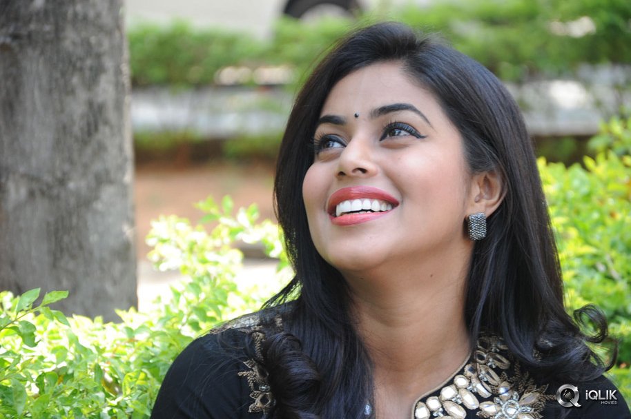 Poorna-at-Raju-Gari-Gadhi-Movie-Success-Meet